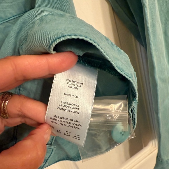 Kut from the Kloth Shirt or Jacket super soft Lyocell material lightweight airy - Picture 5 of 7